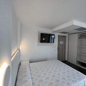 Habitación Estándar con 2 Camas Individuales